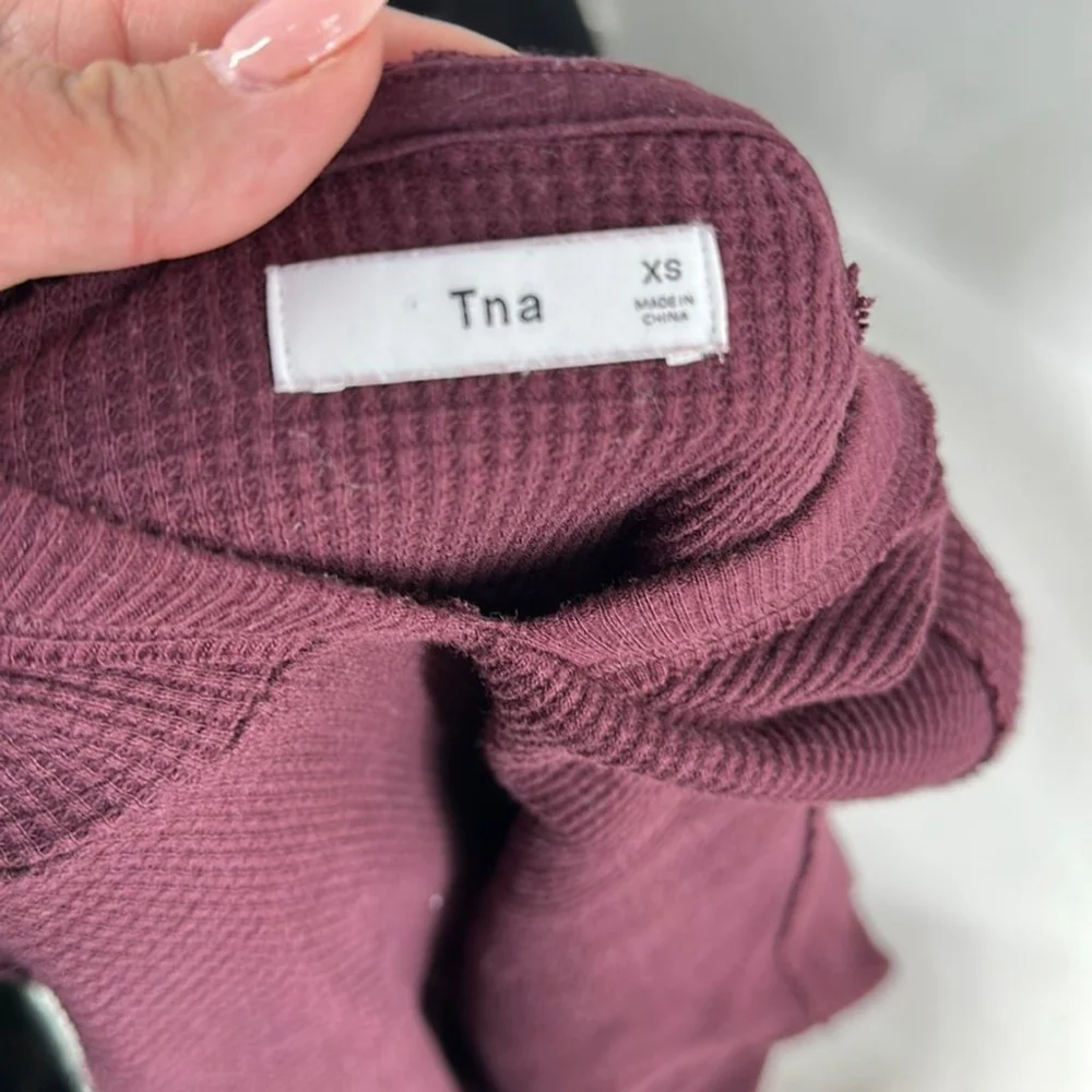 Aritzia tna waffle hoodie long sleeve light weight lounge wear casual maroon xs - Picture 3 of 8